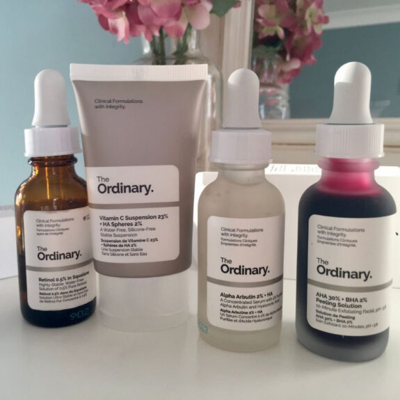 Hydroquinone Ordinary serum bottle.