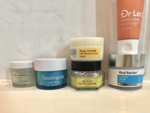 Tretinoin moisturizer for dry skin.